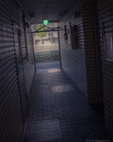 雑居ビルの通路