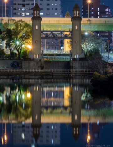 西側の松重閘門の夜景