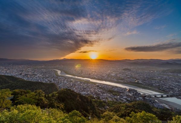金華山展望台からの長良川の夕景の眺め