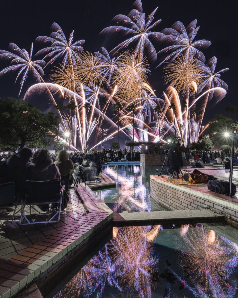 名古屋港で開催された名港水上芸術花火2021を噴水広場で撮影