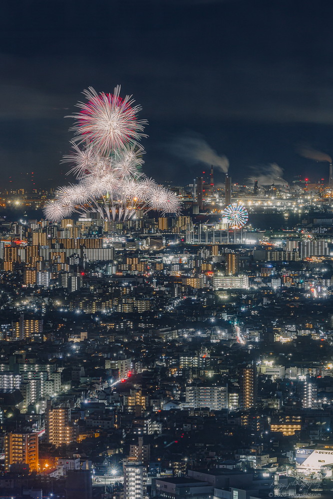 ISOGAI花火劇場 in 名古屋港を名古屋駅のミッドランドスクエアの展望台「スカイプロムナード」で撮影