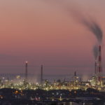 垂坂公園の展望台から四日市コンビナートの工場夜景と朝焼けを撮影