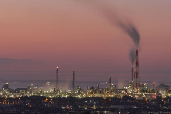 垂坂公園の展望台から四日市コンビナートの工場夜景と朝焼けを撮影