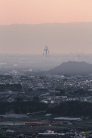 日本ラインうぬまの森から撮影する一宮138タワーのマジックアワー