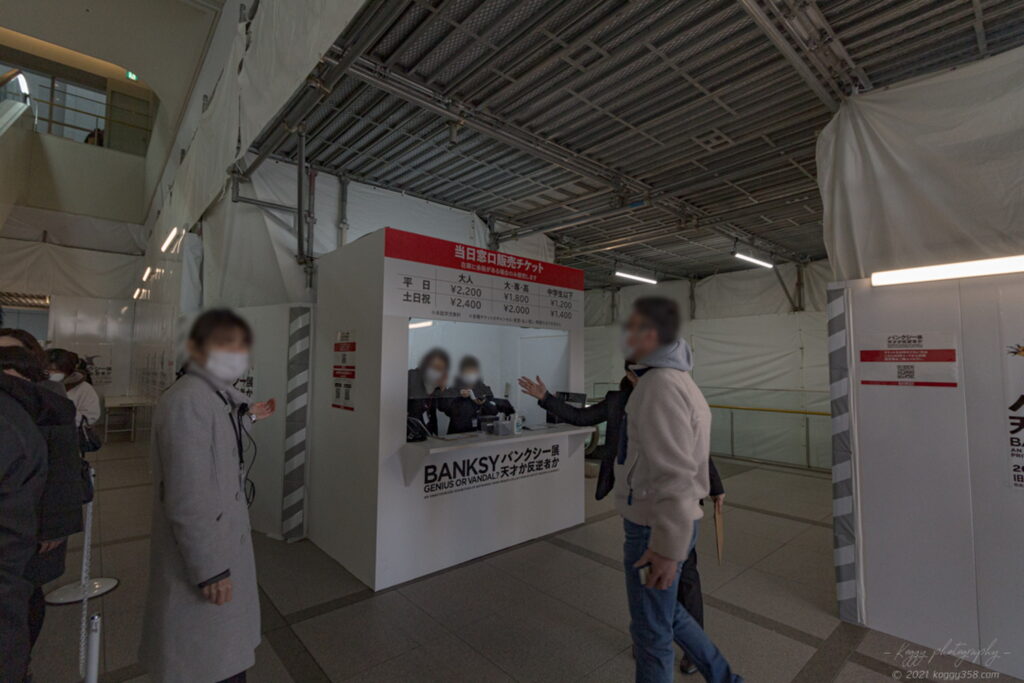 バンクシー展の名古屋金山旧ボストン美術館の会場の雰囲気を撮影