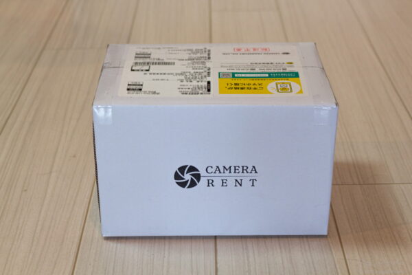撮影機材レンタルのサブスクリプションサービス「カメラレント【CAMERA RENT】」から届いた梱包の段ボール