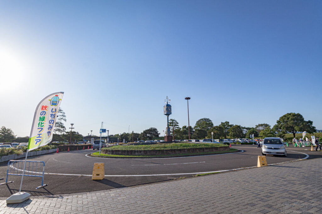 一宮の138タワーパークのツインアーチ周辺から撮影した駐車場の雰囲気