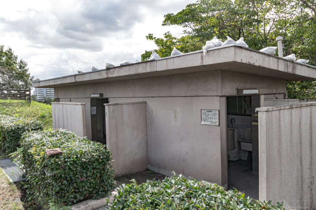 愛知池の駐車場の付近にあるお手洗い