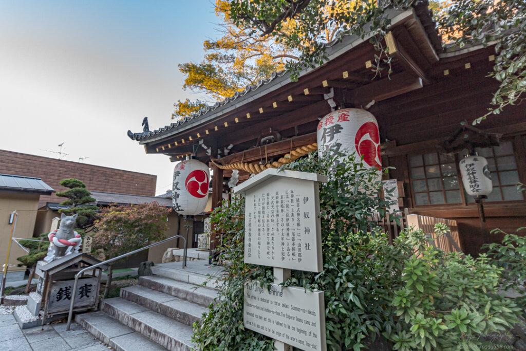 名古屋市西区の伊奴神社の本社と犬石像「犬の王」やいぬみくじを撮影