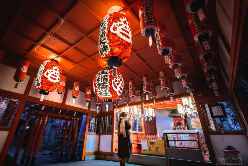 名古屋市西区の伊奴神社の玉主稲荷社で妻の嫁グラフィーのポートレートを撮影