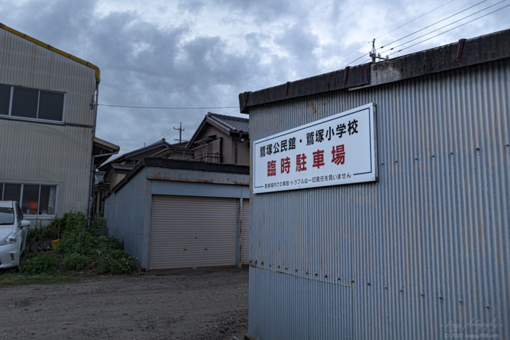 愛知県碧南市の広藤園の藤棚の横にある駐車場の雰囲気を撮影