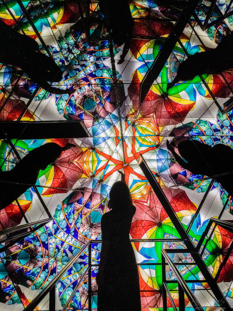 三河工芸ガラス美術館の巨大万華鏡スフィアで嫁グラフィーのポートレートを撮影