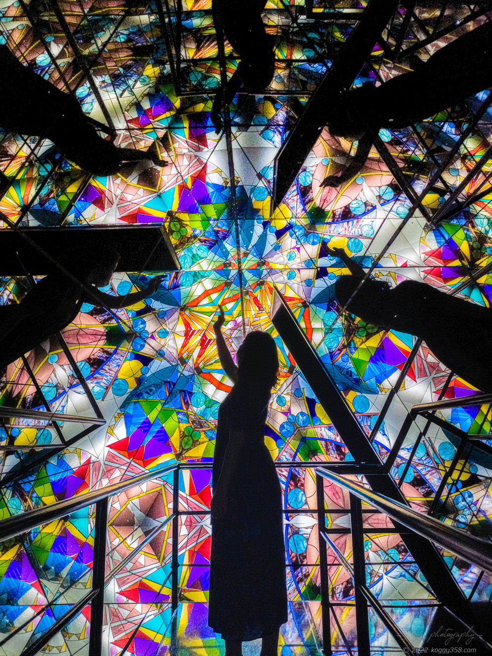三河工芸ガラス美術館の巨大万華鏡を撮影！綺麗にスマホ撮影するコツもアリ！