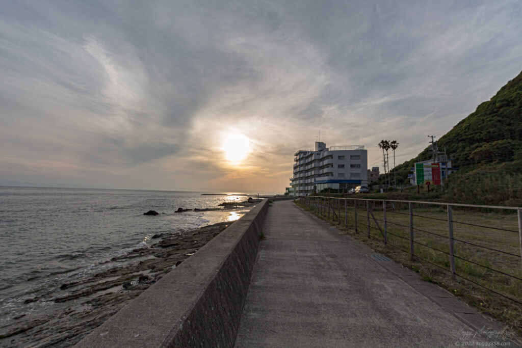 つぶて浦の駐車場から鳥居まで向かう道中の雰囲気
