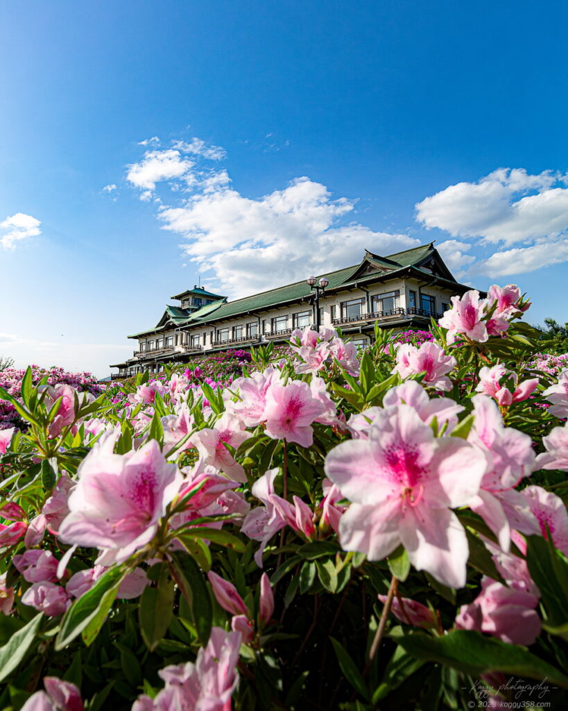蒲郡クラシックホテルのつつじまつりと日中の青空と雲の雰囲気を撮影