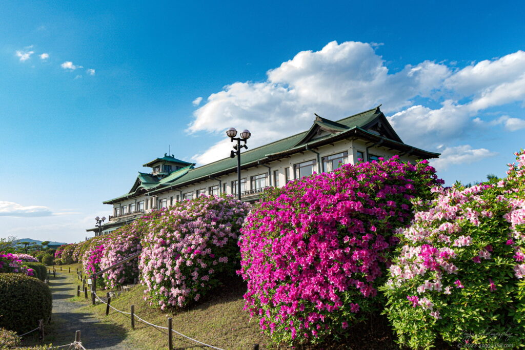 蒲郡クラシックホテルのつつじまつりと日中の青空と雲の雰囲気を撮影