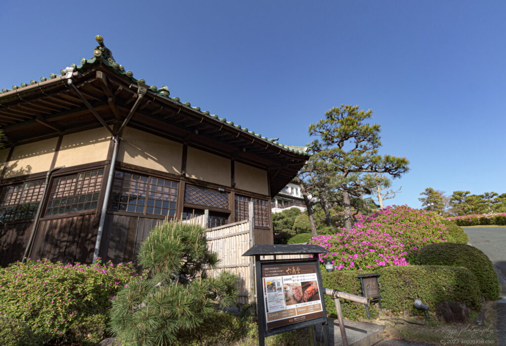 蒲郡クラシックホテルの六角堂の裏に手洗い（トイレ）がある