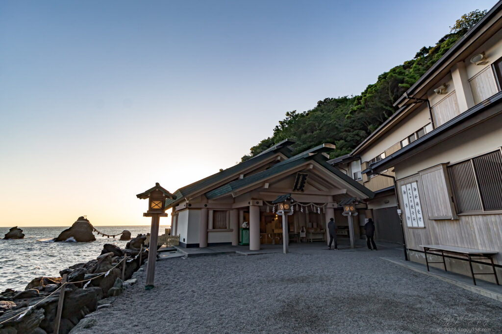 伊勢の夫婦岩(二見興玉神社)の本殿周辺の雰囲気