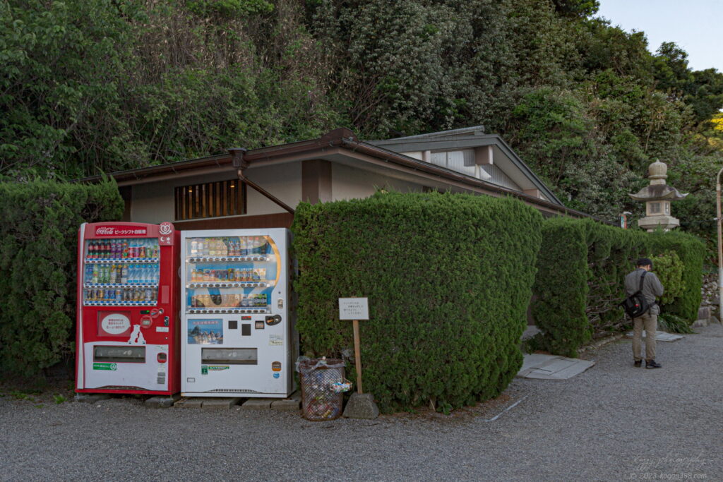 伊勢の夫婦岩(二見興玉神社)のお手洗いと自販機の雰囲気