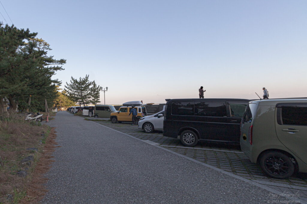 伊勢の夫婦岩(二見興玉神社)の二見浦公園無料駐車場の雰囲気