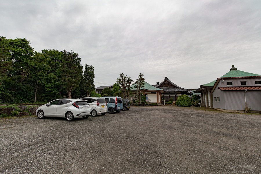 愛知県田原市の隣江山潮音寺の駐車場の雰囲気