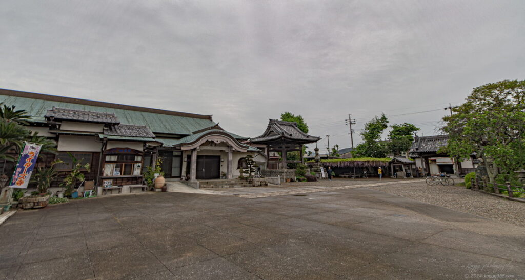 愛知県田原市の隣江山潮音寺の藤棚の場所