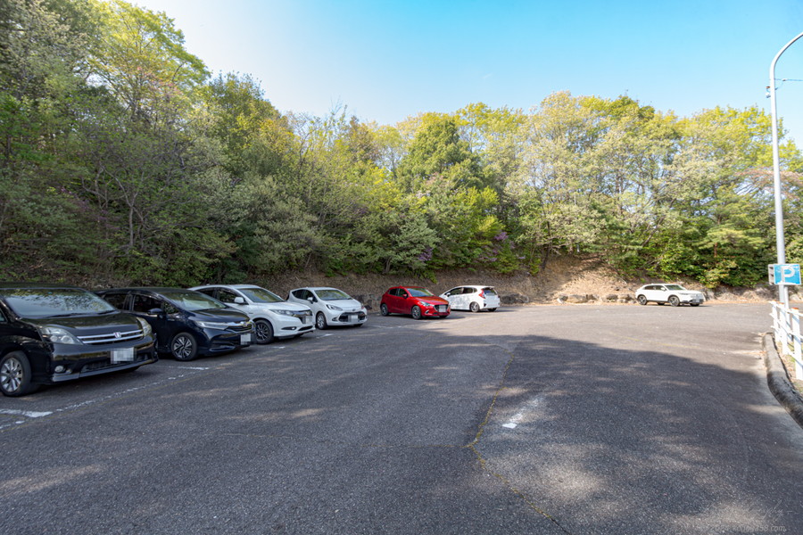 古瀬間御嶽神社の駐車場（下側）の雰囲気